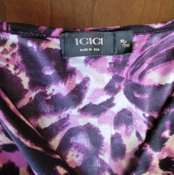 3/4 sleeve purple animal print top. - Picture 3 of 4